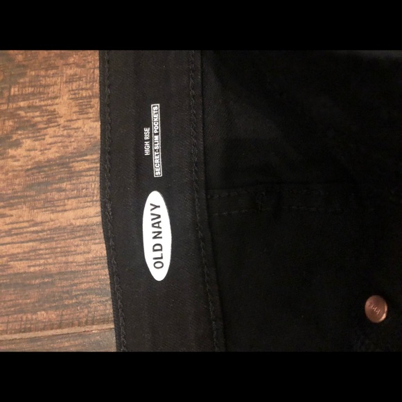black old navy shorts - Picture 2 of 2